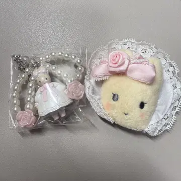 산리오 화이트 프릴 디자인 마론 크림
