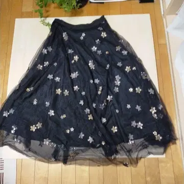 꽃무늬 자수 플레어 롱 스커트 블랙