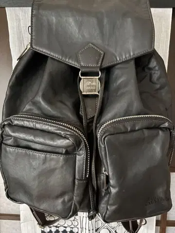 장 폴 고티에 블랙 가죽 백팩