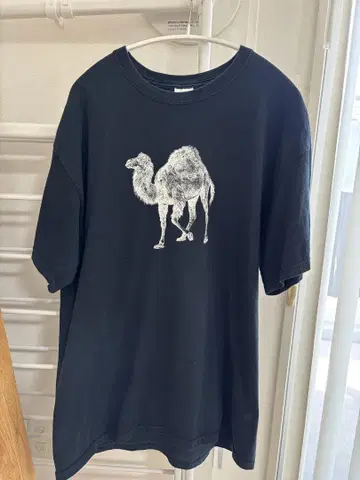 GILDAN 블랙 카멜 프린트 T셔츠 L