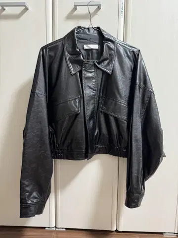 블랙 가죽 크롭 자켓 senseofplace 어반 리서치