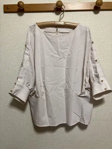 DOUDOU 도두 7부 소매 블라우스 오벌 넥 베이지 계열 F