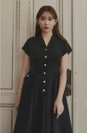 maison herlipto Vol.1 Pearl Button Dress