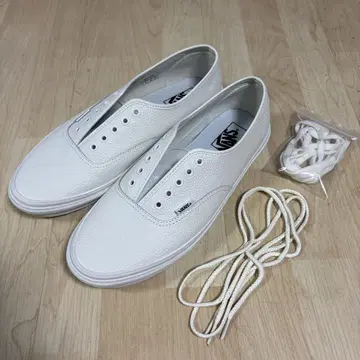오센틱 주름 가죽 화이트
