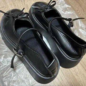 리본 포함 블랙 로퍼 temu