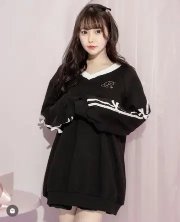 pium 피움 리본 라인 오버 사이즈 맨투맨 블랙