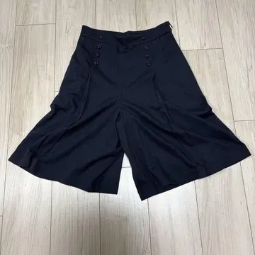 Rene 루네 꽃 장식 와이드 하프 팬츠 아크릴 네이비 34