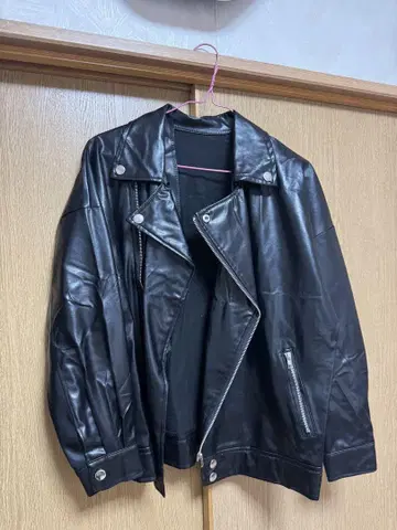 블랙 가죽 라이더 자켓