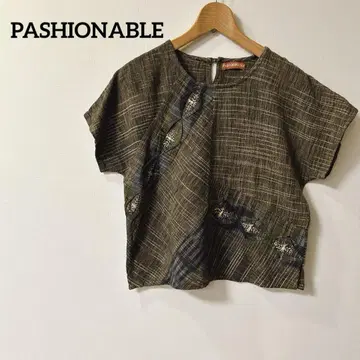비대칭 자수 반팔 상의 PASHIONABLE
