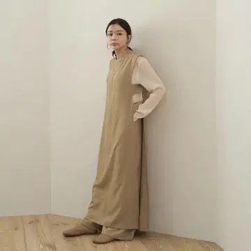 nuyuh 베이지 슬리브리스 드레스 사이드 슬릿