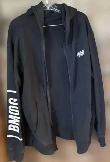 BMOG 후드 부착 블랙 후드티