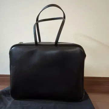 미나 페르호넨 블랙 가죽 핸드백 지퍼 포함