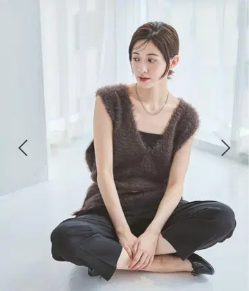 [ 새상품급 ] 라코레 이번 시즌 샤기 니트 베스트