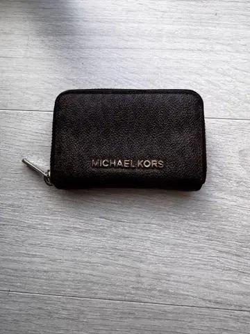 MICHAEL KORS 브라운 코인 케이스