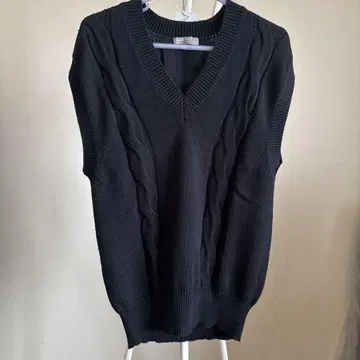 새상품급 MARGARET HOWELL 블랙 니트 베스트