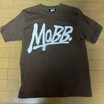 MOBB. 브라운 T셔츠 M