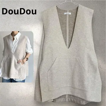 새상품급 DouDou 24AW 베스트 사이드스냅 깊은 V넥