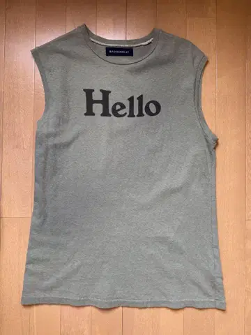 MADISONBLUE Hello 슬리브리스 T셔츠01