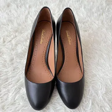 새상품급 브룩스브라더스 가죽 펌프스 아몬드 토 블랙 24.5cm