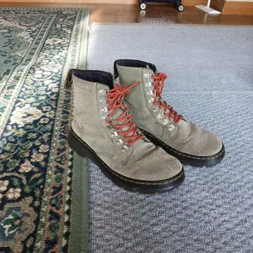 Dr.Martens 밀리터리 부츠