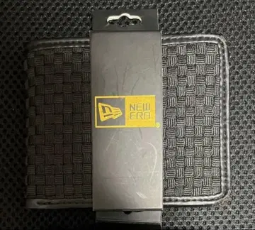 NEW ERA 블랙 접이식 지갑 초레어