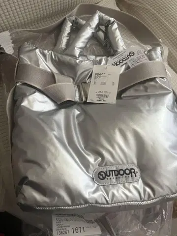OUTDOOR 실버 숄더백
