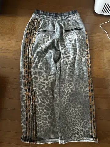 cozy worldwide '25 LEOPARD' ROYAL PANTS
