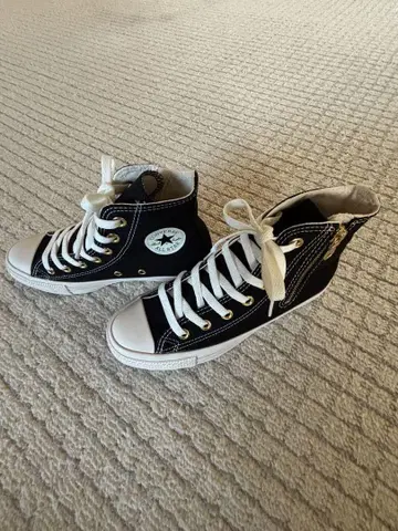 CONVERSE 블랙 하이컷 스니커즈