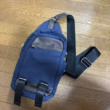 네이비 나일론 슬링백
