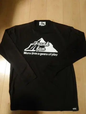 Frank fam 블랙 긴팔 티셔츠
