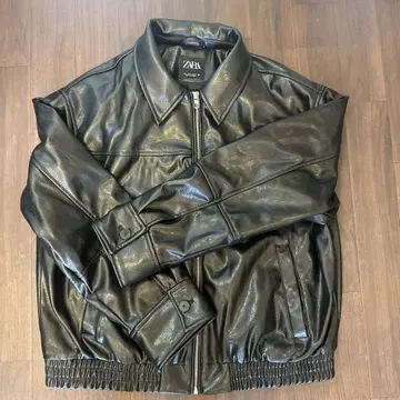 ZARA 인조 가죽 블랙 자켓