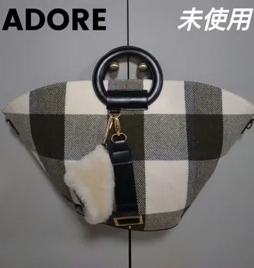 미사용 ADORE 어도어 체크 무늬 핸드백