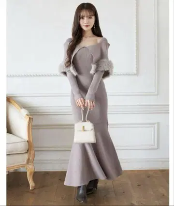 tocco closet 케이프 퍼 달린 머메이드 리브 니트 원피스