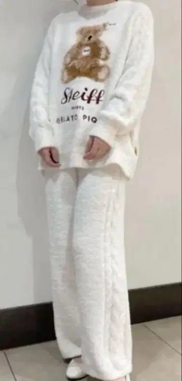 새상품급 젤라또피케 슈타이프 상하의 세트