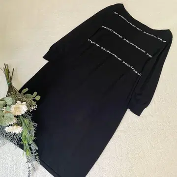 [ sarah pacini ] 백 로고 라인 니트 원피스 긴팔 블랙