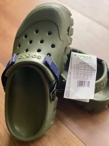 crocs 올리브 그린 클로그 샌들
