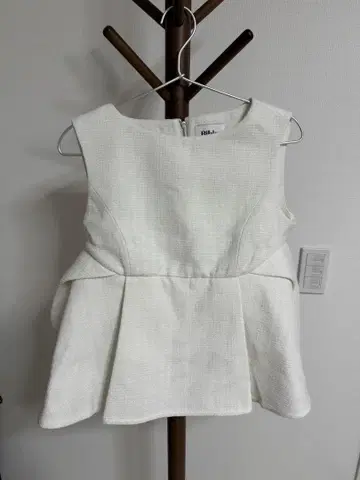 Bibiy 비비 KATHERYN TWEED TOP