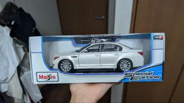 Maisto 1/18 BMW M5 (E60) 화이트
