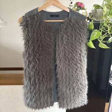 알아바일 자카드 인조 모피 콤비 니트 베스트