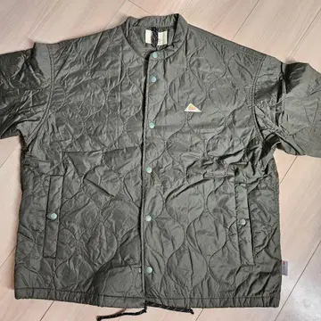 KELTY x 프릭스스토어 별주 퀼팅 자켓 그린 M 사이즈