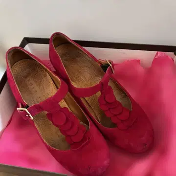 치에미하라 빨간색 펌프스