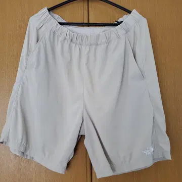 THE NORTH FACE x 베이지 숏팬츠