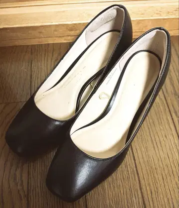 블랙 라운드토 하이힐
