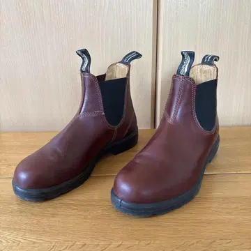 Blundstone 다크 브라운 사이드 고어 부츠