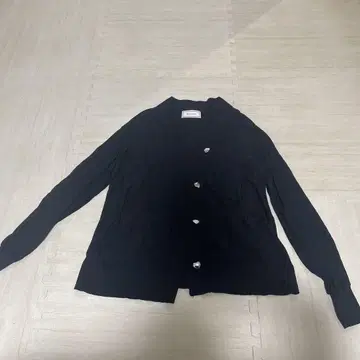 도노반 하트 버튼 블랙 가디건