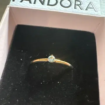 PANDORA 로즈 골드링 크리스탈 포함