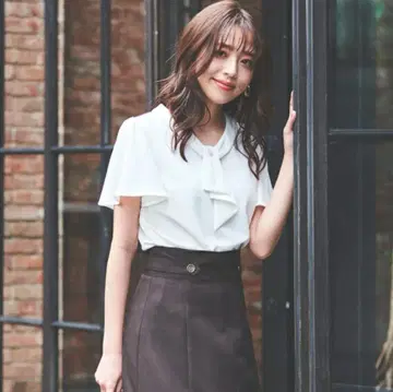 새상품 레스 빠세 디자인 타이 블라우스