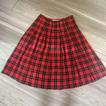 빨간색과 검은색 체크 무늬 플레어 스커트 M size