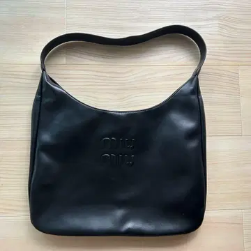 블랙 숄더백 심플한 디자인