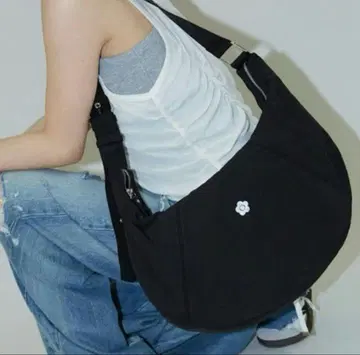 MARY QUANT 원포인트 자수 나일론 숄더백